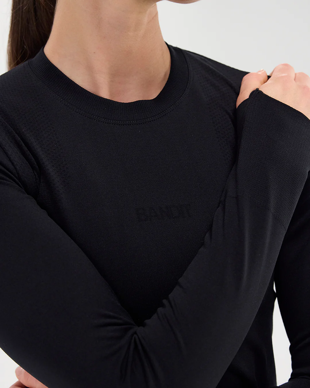 Bandit Women's Mercuryâ„¢ Seamless Long Sleeve Crop Tee "Black" - Image 3